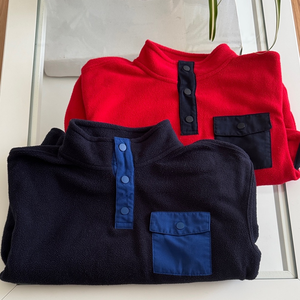 Bundle of 2 Old Navy Fleece Pullover size small (6-7)in red and blue colors.